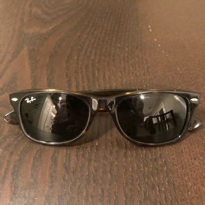 Ray Ban Wayfarers, no case